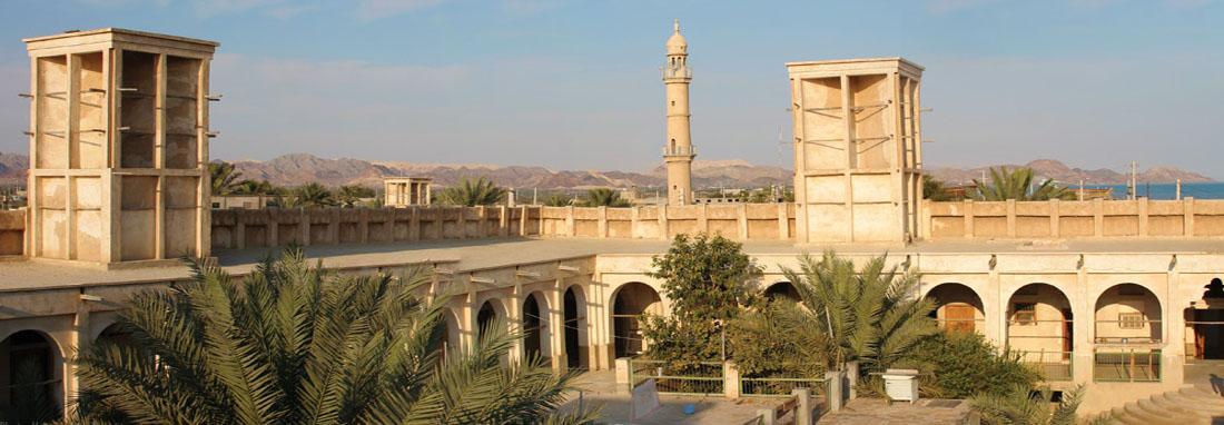 خانه گلبتان ؛ بنایی قاجاری با 5 بادگیر در کرانه خلیج فارس خانه گلبتان ؛ بنایی قاجاری با 5 بادگیر در کرانه خلیج فارس ، بادگیرهای این بنای تاریخی متفاوت است