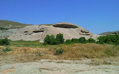 ایوان سنگی نیاق، جاذبه ای اسرار آمیز در اطراف قزوین