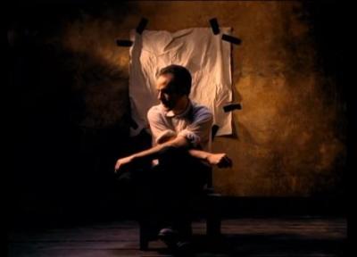 متن و ترجمه آهنگ Losing My Religion از گروه R.E.M