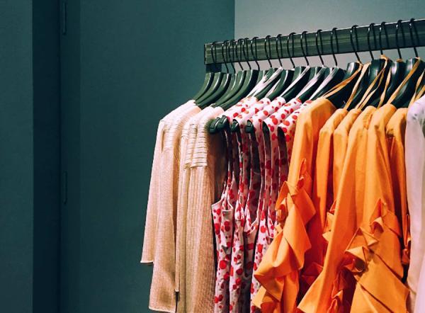 چرا چاپ بروشور برای لباس اینقدر مهم است ؟